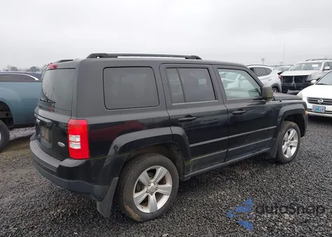 2012 Jeep Patriot Latitude z USA, uszkodzony, nr VIN 1C4NJRFBXCD540050